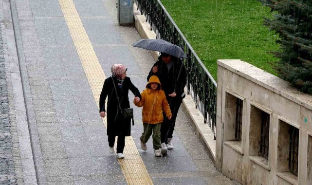 Sivas'ta dolu yağışı etkili oldu
