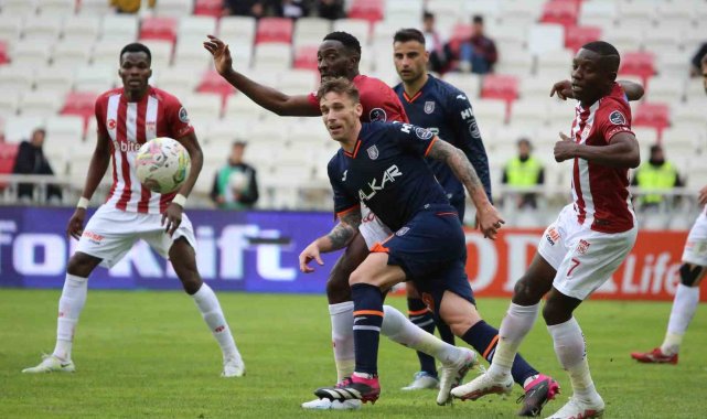 Spor Toto Süper Lig: DG Sivasspor: 1- Medipol Başakşehir: 1