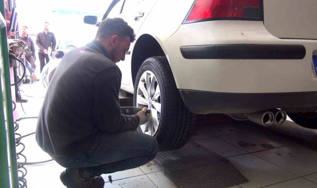 Yaz lastiği uygulaması başladı, uzmanı uyardı: "Yakıt tüketimini artırıyor"