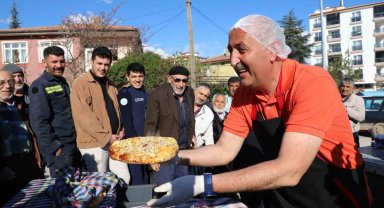 Yüzlerce vatandaşa Ramazan pidesi ücretsiz dağıtıldı