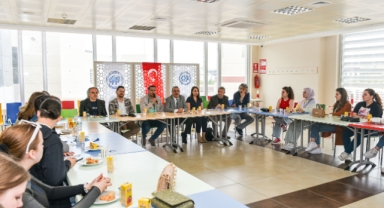 Rektör Gavgalı Öğrenciler Ile Buluştu