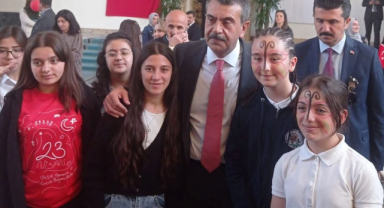Yazdığı Şiir İle Türkiye Üçüncüsü Oldu