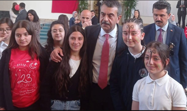 Yazdığı Şiir İle Türkiye Üçüncüsü Oldu
