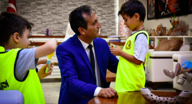 Minik Öğrencilerden İl Müdürü Mehmet Çalışkan’a Anlamlı Ziyaret
