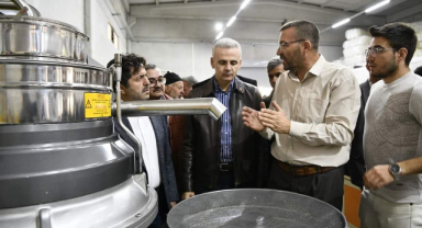 Vali Çiçekli, Kadirlioğlu zeytinyağı fabrikasında sezonun açılışını gerçekleştirdi