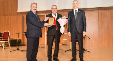 REKTÖR GAVGALI’YA TÜRKSOY TÜRK DÜNYASINA ÜSTÜN HİZMET MADALYASI