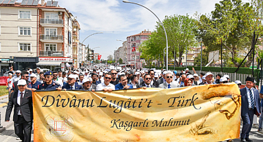 Türkçenin resmî dil ilan edilişinin 748. yıl dönümü etkinliklerle kutlandı.