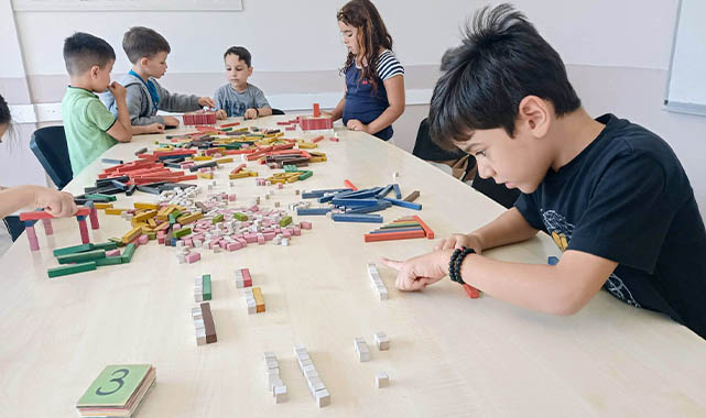 Montessori Mucizesi: Çocuklar Matematiği Eğlenerek Öğreniyor