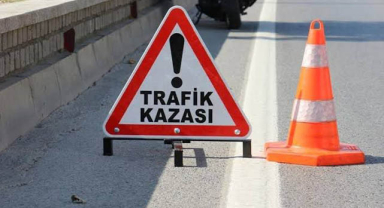 Kavşakta Can Pazarı: Motosiklet Hurdaya Döndü, Sürücü Ağır Yaralandı