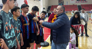 Karamanlı Gençler Futsalda Zirveye Çıktı