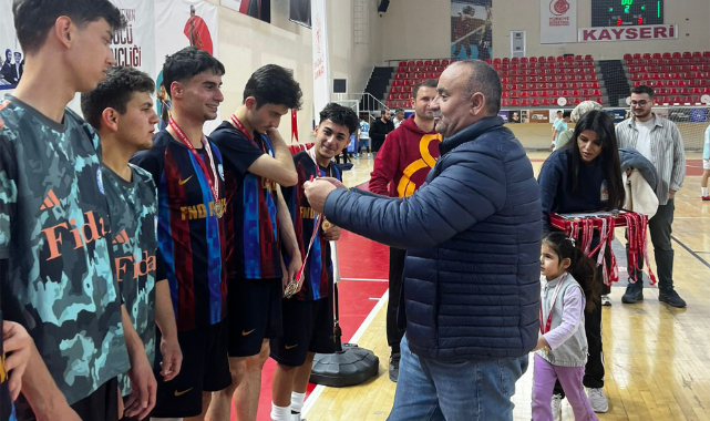 Karamanlı Gençler Futsalda Zirveye Çıktı