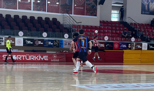 Karamanlı Gençler Futsalda Zirveye Çıktı