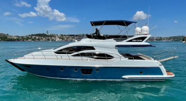 Denizde Konaklamalı ve Günlük Tekne Kiralama: Yeni Nesil Tatil ve İnziva Deneyimi