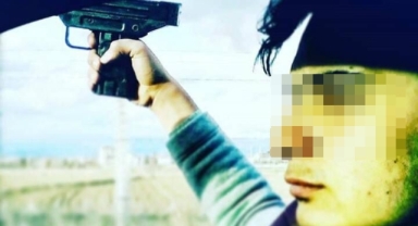 Karaman'da CHP üyesi AK Parti Standına Saldırıp Cumhurbaşkanına Küfür Etti